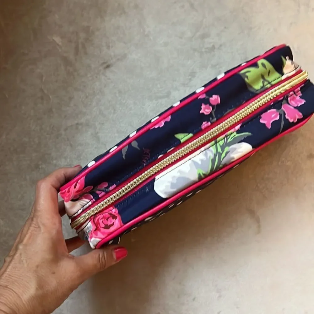 *Betsey Johnson* 💃 Floral Cosmetic Case EUC
